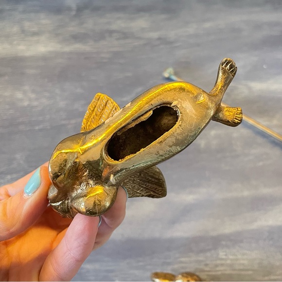 👼3 Angels ~1 sits on ledge, 1 laying down & 1 candle snuffer👼 brass & copper - Picture 6 of 12